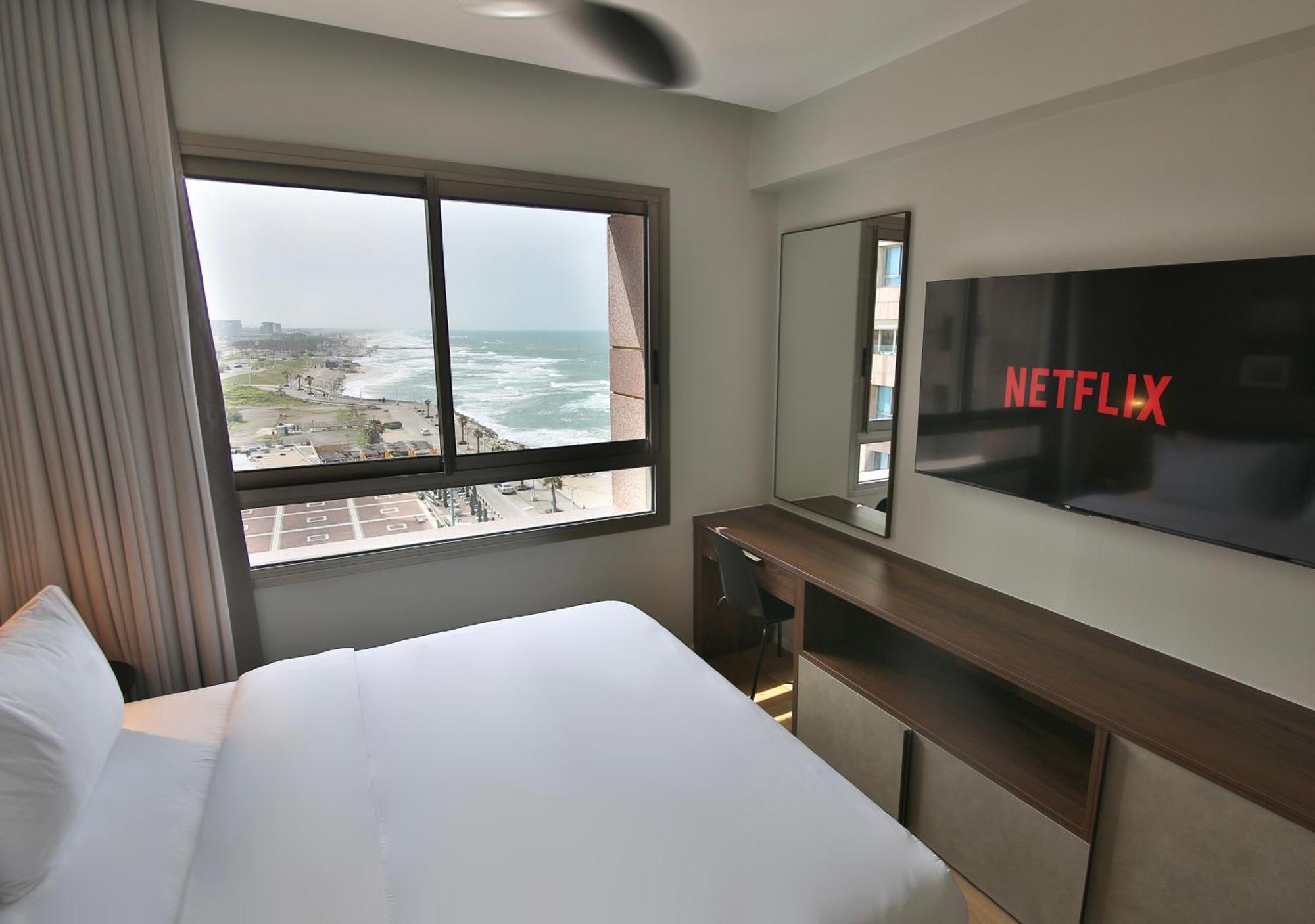 Luxury Suites By Notaly Ariel - Carmel Beach Хайфа Номер фото